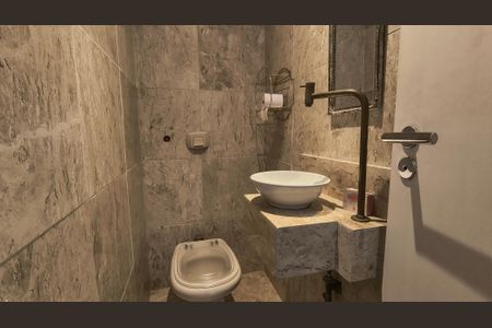 Apartamento à venda com 200m², 3 quartos e 3 vagas Apartamento à venda com 200m², 3 quartos e 3 vagasLavabo