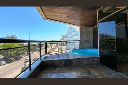 Apartamento à venda com 200m², 3 quartos e 3 vagas Apartamento à venda com 200m², 3 quartos e 3 vagasVaranda