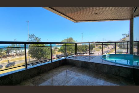 Apartamento à venda com 200m², 3 quartos e 3 vagas Apartamento à venda com 200m², 3 quartos e 3 vagasVaranda