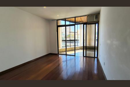 Apartamento à venda com 200m², 3 quartos e 3 vagas Apartamento à venda com 200m², 3 quartos e 3 vagasSuíte 1