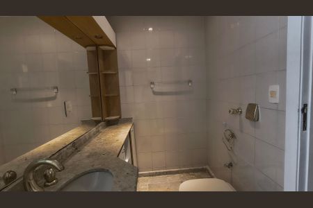 Apartamento à venda com 200m², 3 quartos e 3 vagas Apartamento à venda com 200m², 3 quartos e 3 vagasBanheiro da Suíte 2