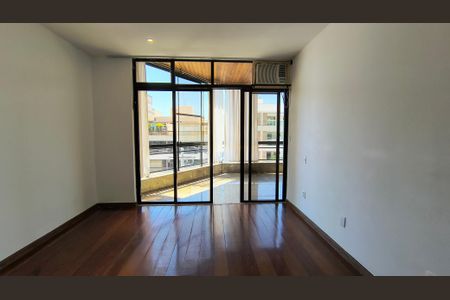Apartamento à venda com 200m², 3 quartos e 3 vagas Apartamento à venda com 200m², 3 quartos e 3 vagasSuíte 1