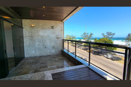 Apartamento à venda com 200m², 3 quartos e 3 vagas Apartamento à venda com 200m², 3 quartos e 3 vagasVaranda