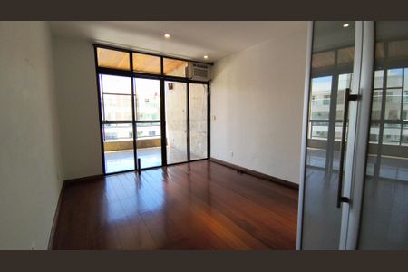 Apartamento à venda com 200m², 3 quartos e 3 vagas Apartamento à venda com 200m², 3 quartos e 3 vagasSuíte 2
