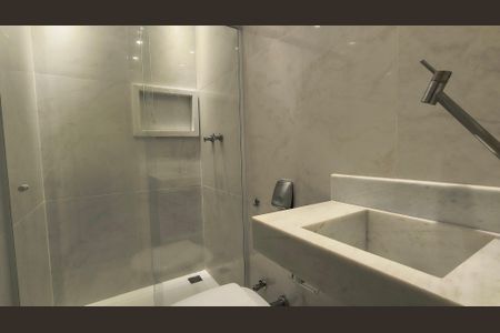 Apartamento à venda com 200m², 3 quartos e 3 vagas Apartamento à venda com 200m², 3 quartos e 3 vagasBanheiro da Suíte 3