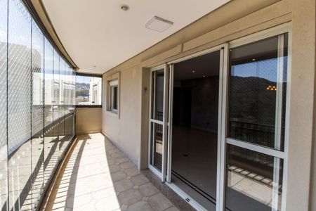 Apartamento à venda com 139m², 3 quartos e 2 vagas Apartamento à venda com 139m², 3 quartos e 2 vagasVaranda