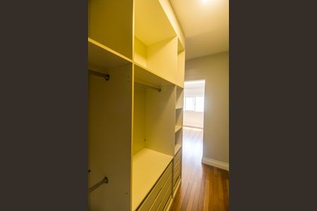 Apartamento à venda com 139m², 3 quartos e 2 vagas Apartamento à venda com 139m², 3 quartos e 2 vagasCloset da suíte