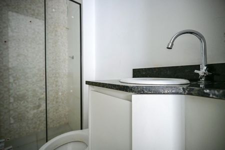 Banheiro de casa de condomínio para alugar com 1 quarto, 39m² em Vila Ernesto, São Paulo