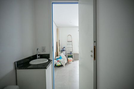 Banheiro de casa de condomínio para alugar com 1 quarto, 39m² em Vila Ernesto, São Paulo
