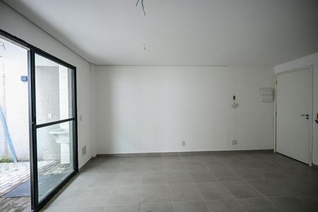 Sala/Quarto de casa de condomínio para alugar com 1 quarto, 39m² em Vila Ernesto, São Paulo