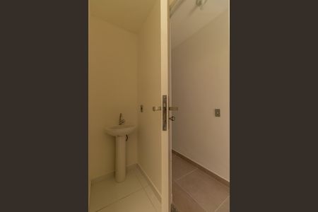 Casa de condomínio para alugar com 49m², 2 quartos e 1 vaga Casa de condomínio para alugar com 49m², 2 quartos e 1 vagaBanheiro andar superior