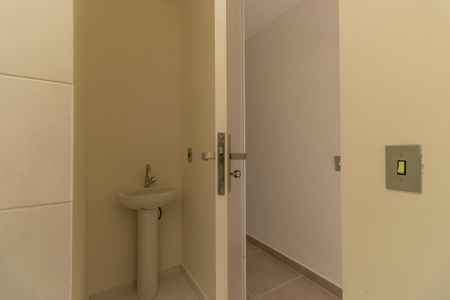 Casa de condomínio para alugar com 49m², 2 quartos e 1 vaga Casa de condomínio para alugar com 49m², 2 quartos e 1 vagaBanheiro andar superior