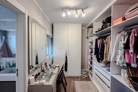 Apartamento à venda com 125m², 2 quartos e 2 vagas Apartamento à venda com 125m², 2 quartos e 2 vagasCloset da Suíte 2