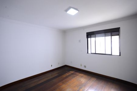 Casa à venda com 250m², 4 quartos e 5 vagasSuíte 2