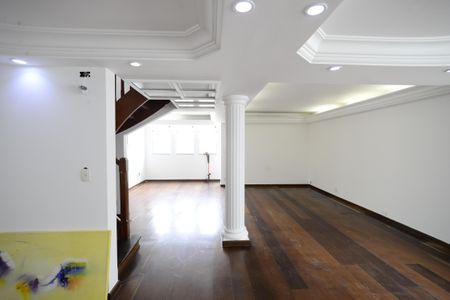 Casa à venda com 250m², 4 quartos e 5 vagasSala