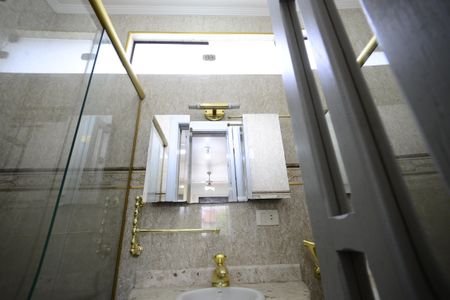 Casa à venda com 250m², 4 quartos e 5 vagasBanheiro da Suíte 1