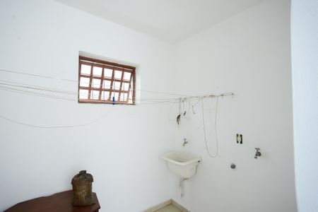 Casa à venda com 250m², 4 quartos e 5 vagasBanheiro de Serviço 2