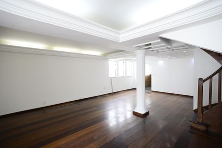 Sala de casa para alugar com 4 quartos, 250m² em Vila Monumento, São Paulo