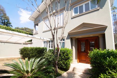 Casa à venda com 460m², 4 quartos e 3 vagas Casa à venda com 460m², 4 quartos e 3 vagasFachada