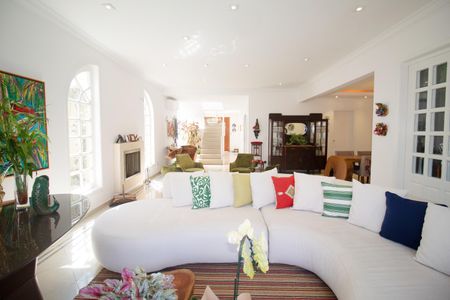 Casa à venda com 460m², 4 quartos e 3 vagas Casa à venda com 460m², 4 quartos e 3 vagasSala