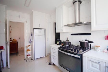 Casa à venda com 460m², 4 quartos e 3 vagas Casa à venda com 460m², 4 quartos e 3 vagasCozinha