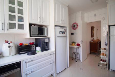 Casa à venda com 460m², 4 quartos e 3 vagas Casa à venda com 460m², 4 quartos e 3 vagasCozinha