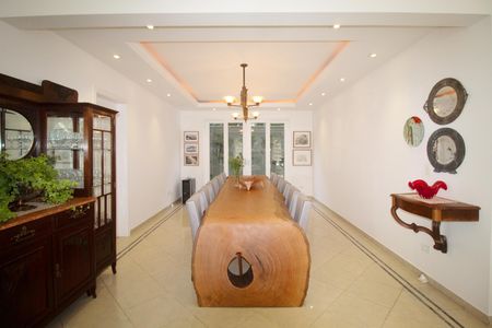 Casa à venda com 460m², 4 quartos e 3 vagas Casa à venda com 460m², 4 quartos e 3 vagasSala de Jantar