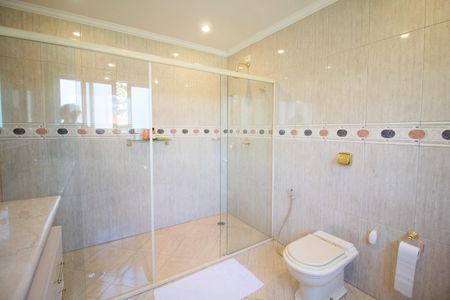 Casa à venda com 460m², 4 quartos e 3 vagas Casa à venda com 460m², 4 quartos e 3 vagasBanheiro do Quarto 2