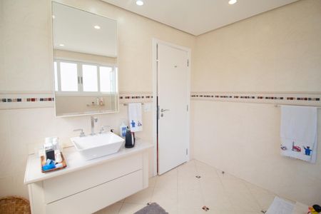 Casa à venda com 460m², 4 quartos e 3 vagas Casa à venda com 460m², 4 quartos e 3 vagasBanheiro do Quarto