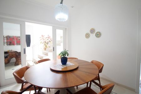 Casa à venda com 460m², 4 quartos e 3 vagas Casa à venda com 460m², 4 quartos e 3 vagasCopa