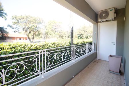 Casa à venda com 460m², 4 quartos e 3 vagas Casa à venda com 460m², 4 quartos e 3 vagasVaranda do Quarto 2