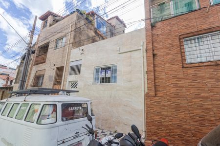 Casa à venda com 70m², 2 quartos e sem vaga Casa à venda com 70m², 2 quartos e sem vagaFachada