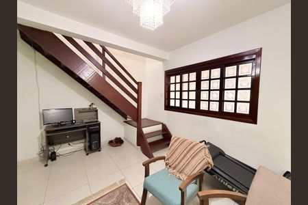 Casa à venda com 170m², 4 quartos e 2 vagasSala