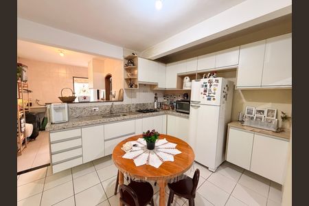 Casa à venda com 170m², 4 quartos e 2 vagasCozinha