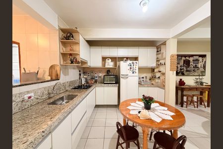 Casa à venda com 170m², 4 quartos e 2 vagasCozinha