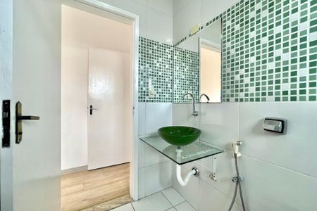 Casa à venda com 180m², 4 quartos e 4 vagasBanheiro da Suíte