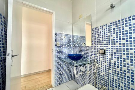 Casa à venda com 180m², 4 quartos e 4 vagasBanheiro Corredor