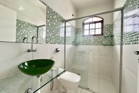 Casa à venda com 180m², 4 quartos e 4 vagasBanheiro da Suíte