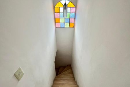 Casa à venda com 180m², 4 quartos e 4 vagasEscada