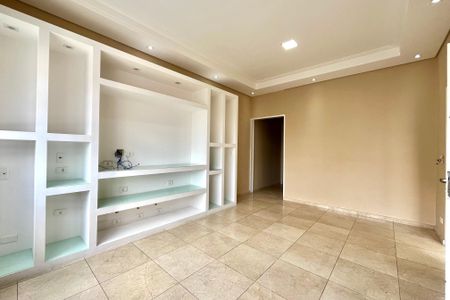 Casa à venda com 180m², 4 quartos e 4 vagasSala