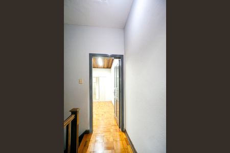 Casa à venda com 100m², 2 quartos e 1 vaga Casa à venda com 100m², 2 quartos e 1 vagaHall da escada