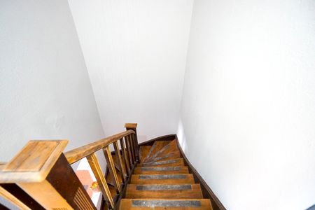 Casa à venda com 100m², 2 quartos e 1 vaga Casa à venda com 100m², 2 quartos e 1 vagaEscada