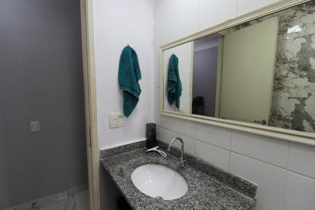 Apartamento à venda com 64m², 2 quartos e 1 vaga Apartamento à venda com 64m², 2 quartos e 1 vagaBanheiro Social