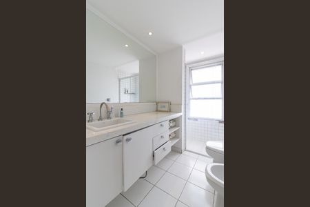 Apartamento à venda com 268m², 3 quartos e 3 vagas Apartamento à venda com 268m², 3 quartos e 3 vagasBanheiro da Suíte 2