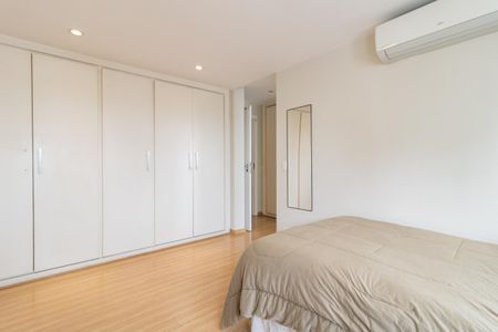 Apartamento à venda com 268m², 3 quartos e 3 vagas Apartamento à venda com 268m², 3 quartos e 3 vagasSuíte 2