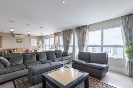 Sala de TV de apartamento à venda com 3 quartos, 268m² em Chácara Itaim, São Paulo