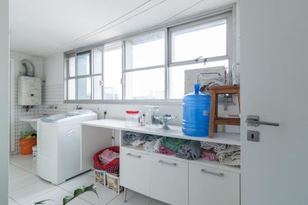 Apartamento à venda com 268m², 3 quartos e 3 vagas Apartamento à venda com 268m², 3 quartos e 3 vagasÁrea de Serviço