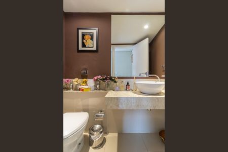 Apartamento à venda com 268m², 3 quartos e 3 vagas Apartamento à venda com 268m², 3 quartos e 3 vagasLavabo