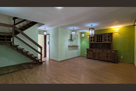 Sala de casa de condomínio para alugar com 3 quartos, 210m² em Vargem Grande, Rio de Janeiro