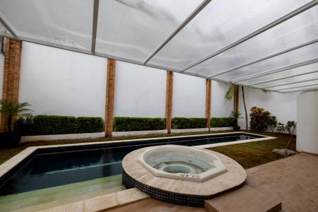 Casa de condomínio à venda com 501m², 4 quartos e 2 vagasQuintal 